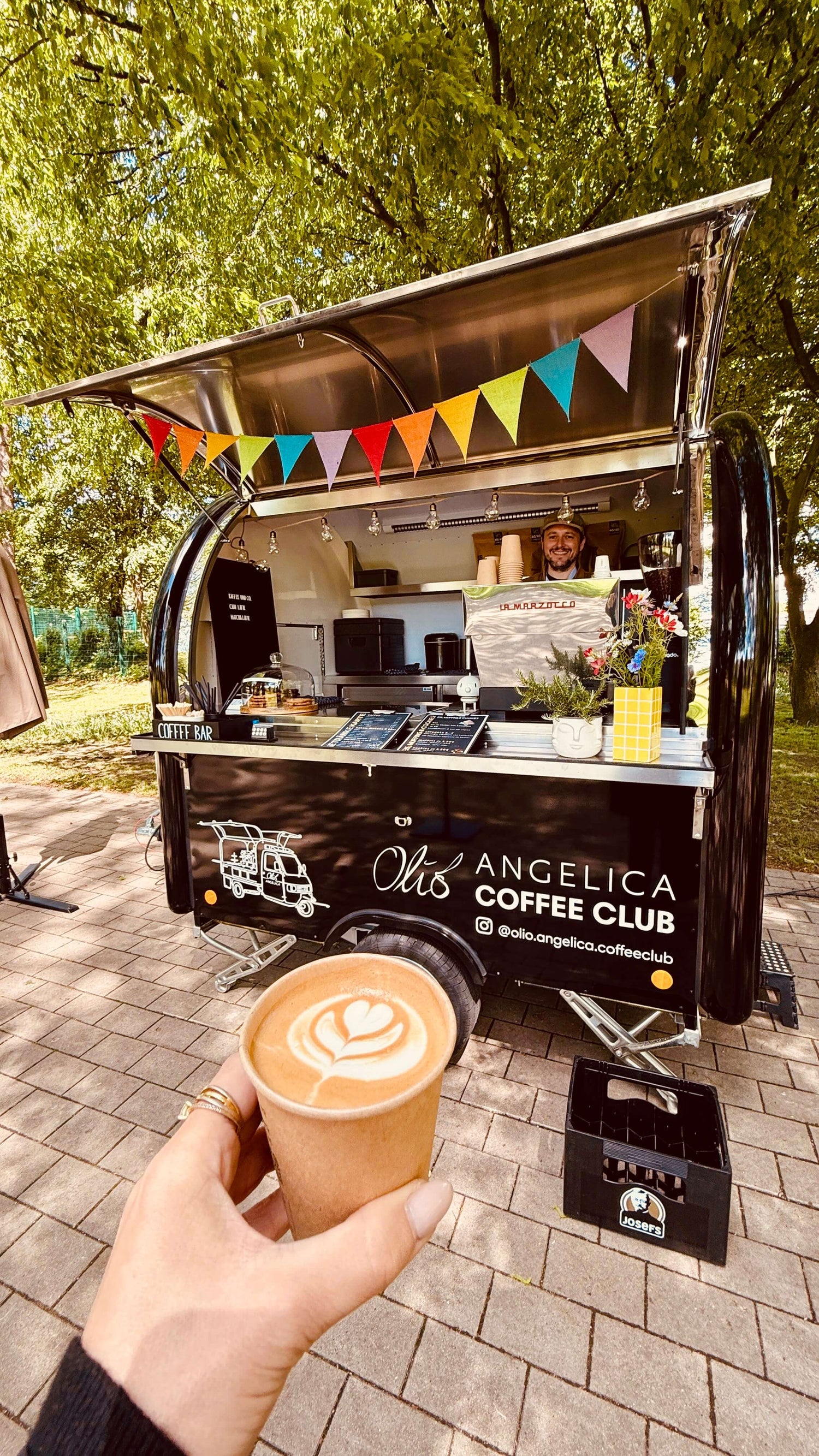 Mobiler Espresso-Trailer mieten in Paderborn & OWL – Barista-Service mit Kaffeeflatrate