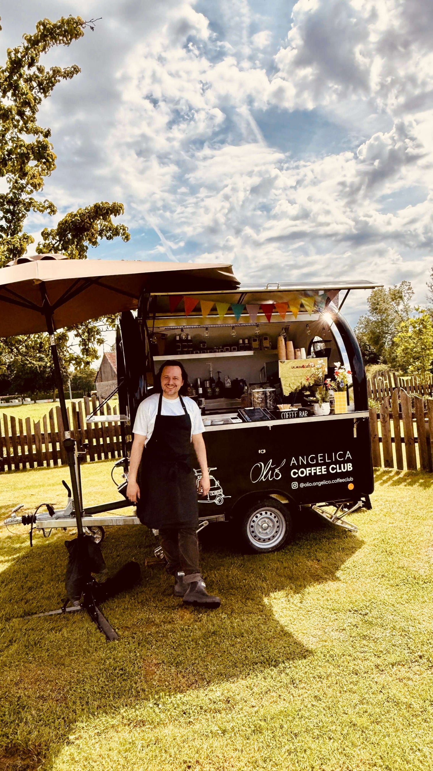 Mobiler Espresso-Trailer mieten in Paderborn & OWL – Barista-Service mit Kaffeeflatrate