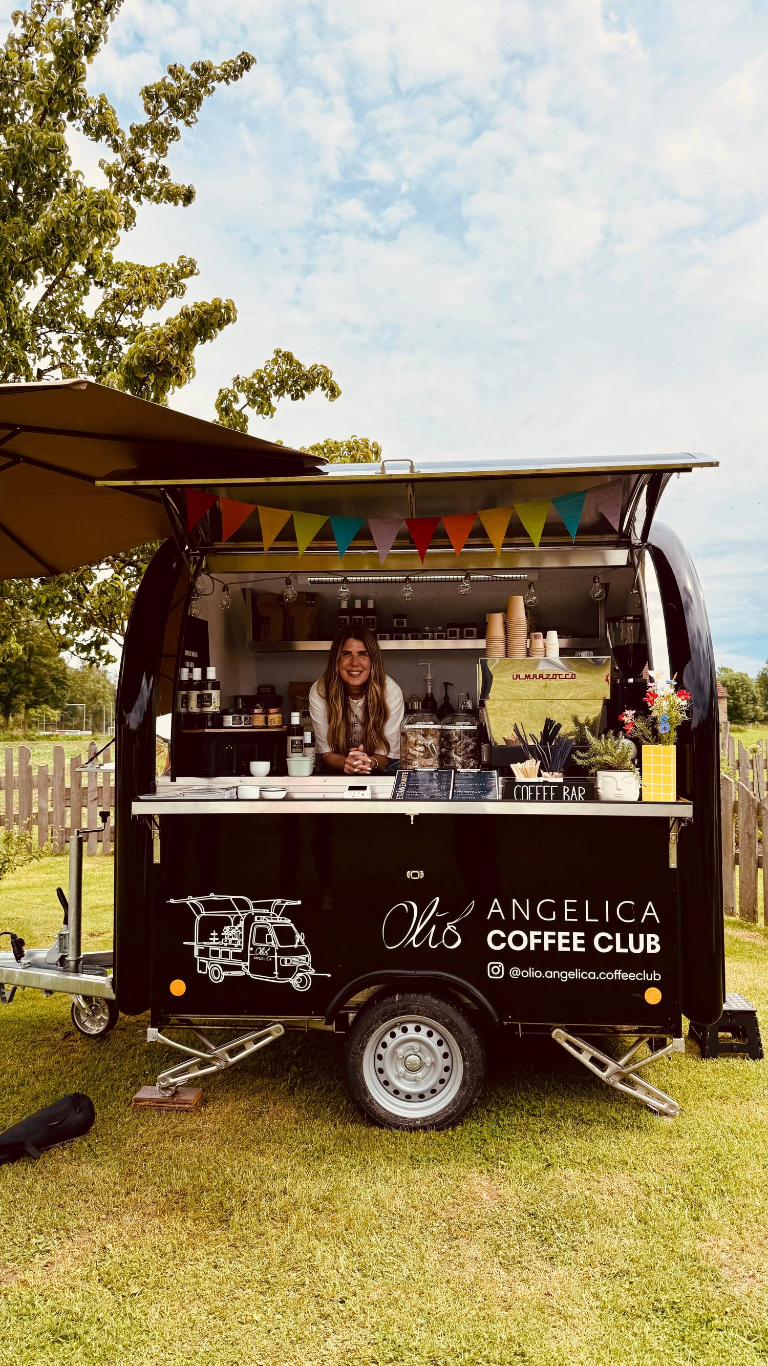 Mobiler Espresso-Trailer mieten in Paderborn & OWL – Barista-Service mit Kaffeeflatrate